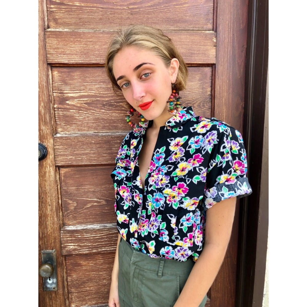 Medium button up - Picture 3 of 3